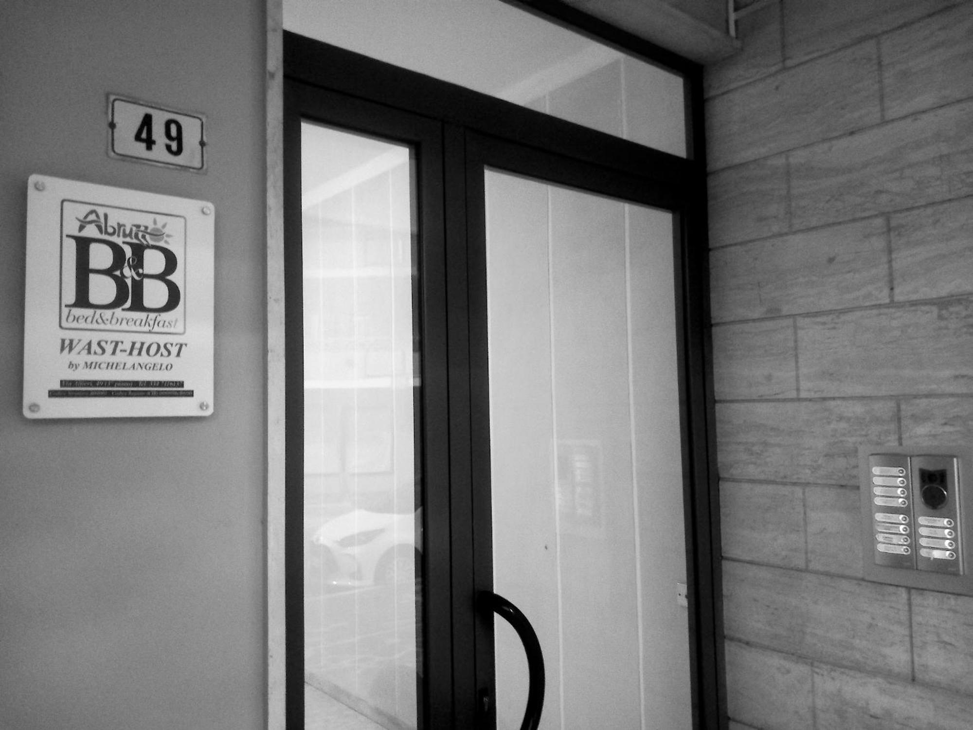 Bed and Breakfast Wast-Host By Michelangelo Васто Екстер'єр фото